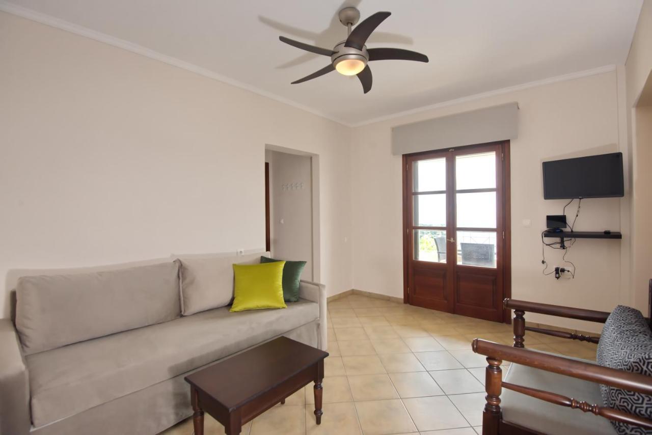 Elpida Apartments Votsi  Екстер'єр фото